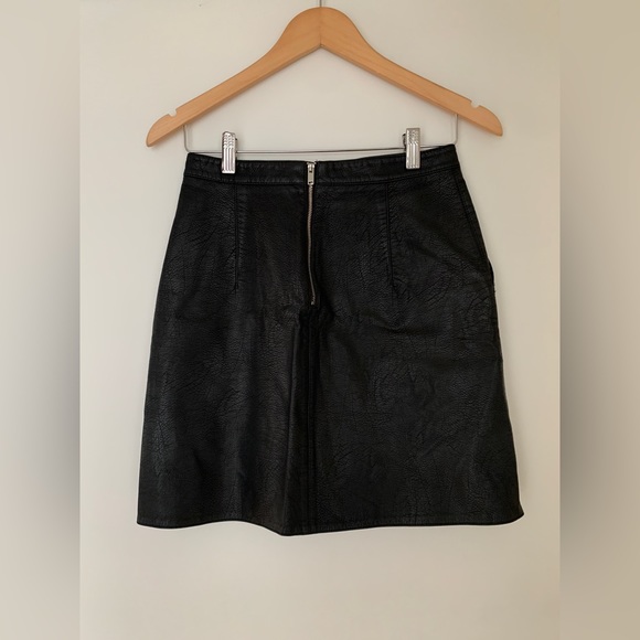 Zara basic faux leather skirt - Picture 1 of 3